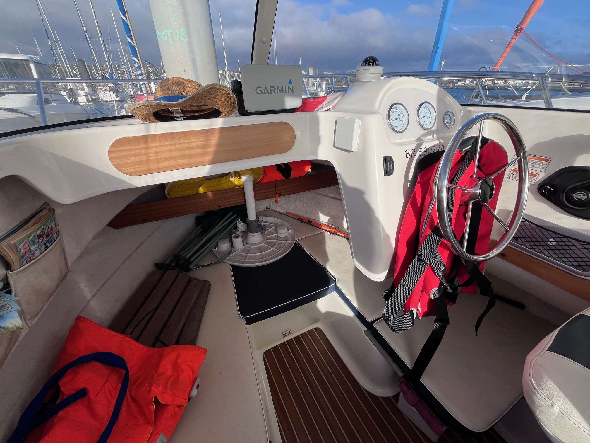 slider 7 Quicksilver  580 Pilothouse